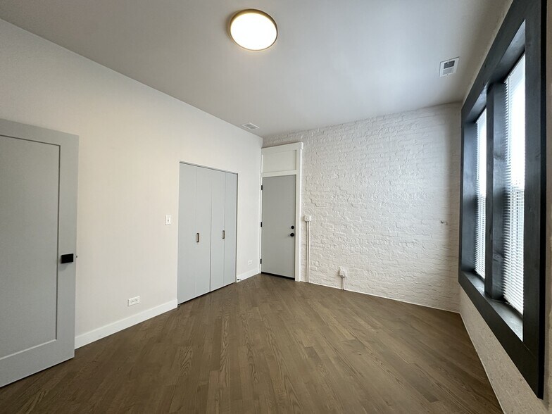 Building Photo - 841 N Mozart St