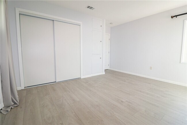 Building Photo - 2525 E Ocean Blvd