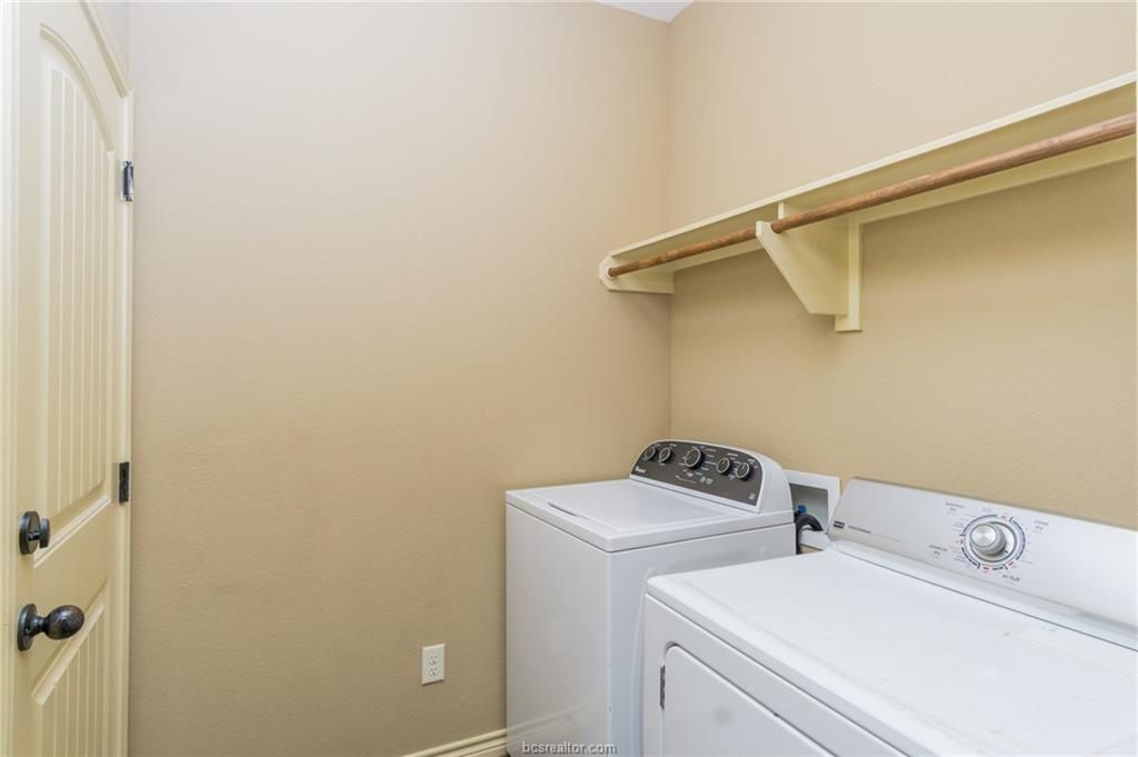 Building Photo - 3010 Old Ironsides Dr