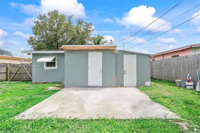 Building Photo - 6241 SW 24th St