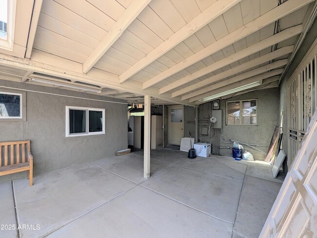 Building Photo - 2443 E Earll Dr