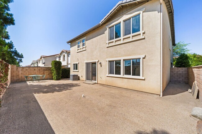 Building Photo - Beautiful Two-Story Home with Spacious Open Floor Plan!