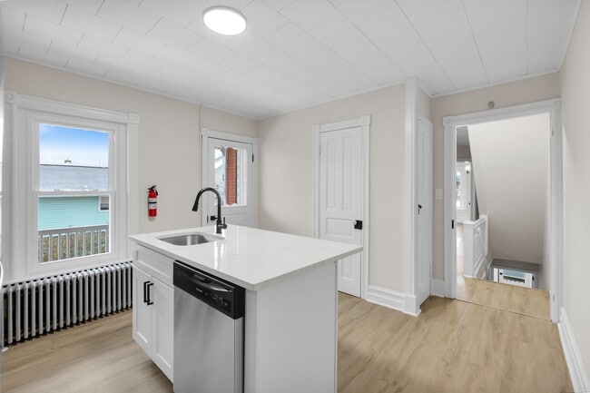 Building Photo - 109 N Sixth St