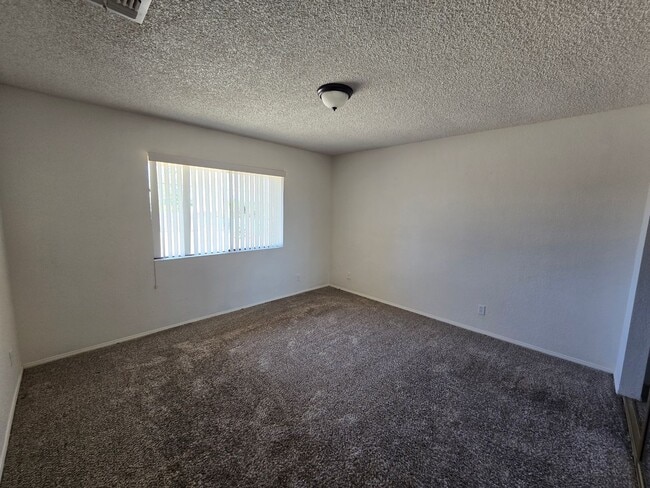Building Photo - 57980 Hidden Gold Dr