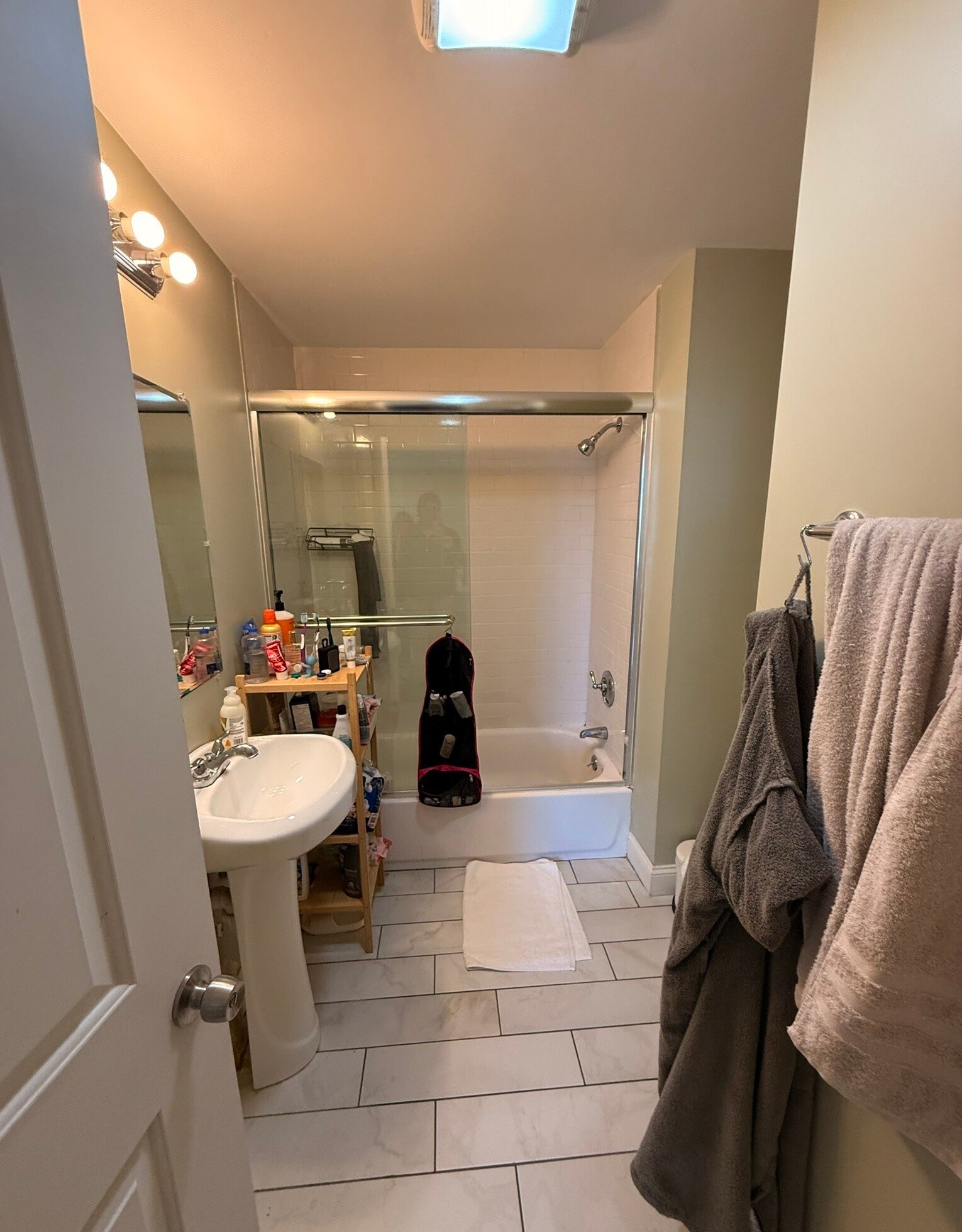 Building Photo - 128 Roxbury St