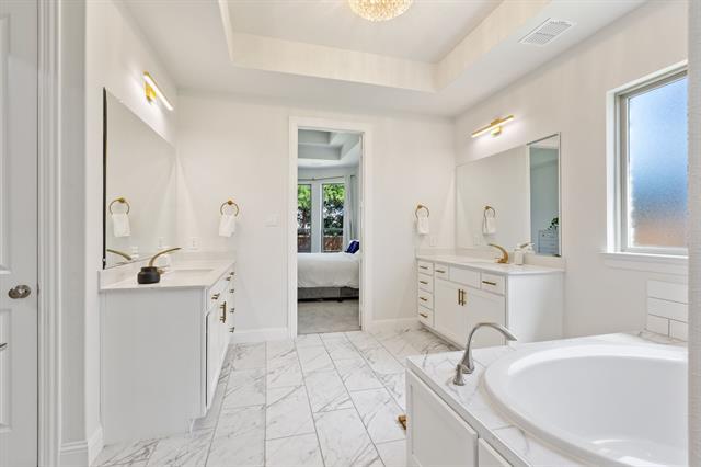 Building Photo - 2116 Randas Wy