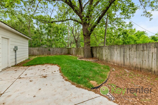 Building Photo - Delano District | Renovated 3 Bedroom 3 Ba...