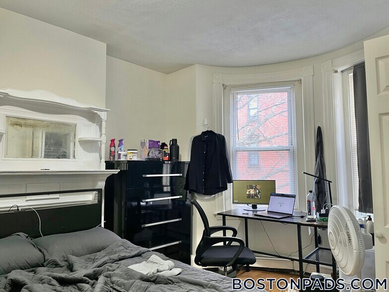 Building Photo - 3 Warwick St