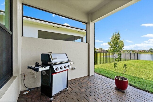 Building Photo - 15883 Key Biscayne Ln