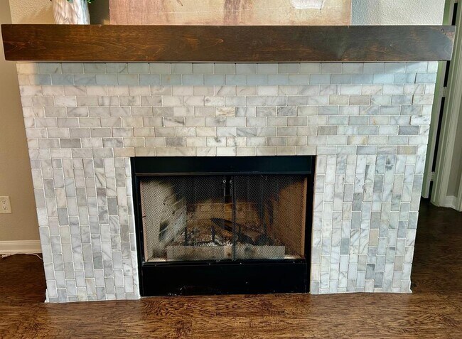 Building Photo - 1860 White Oak Dr