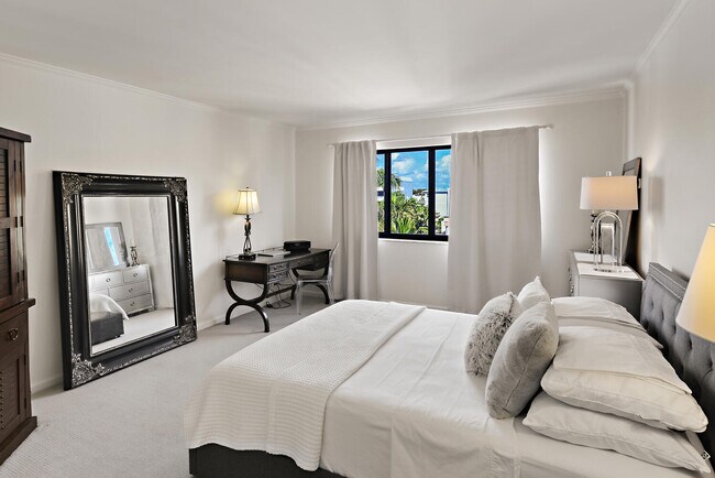 Building Photo - 250 S Ocean Blvd