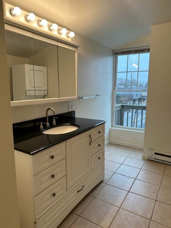 Building Photo - 201 S Market St