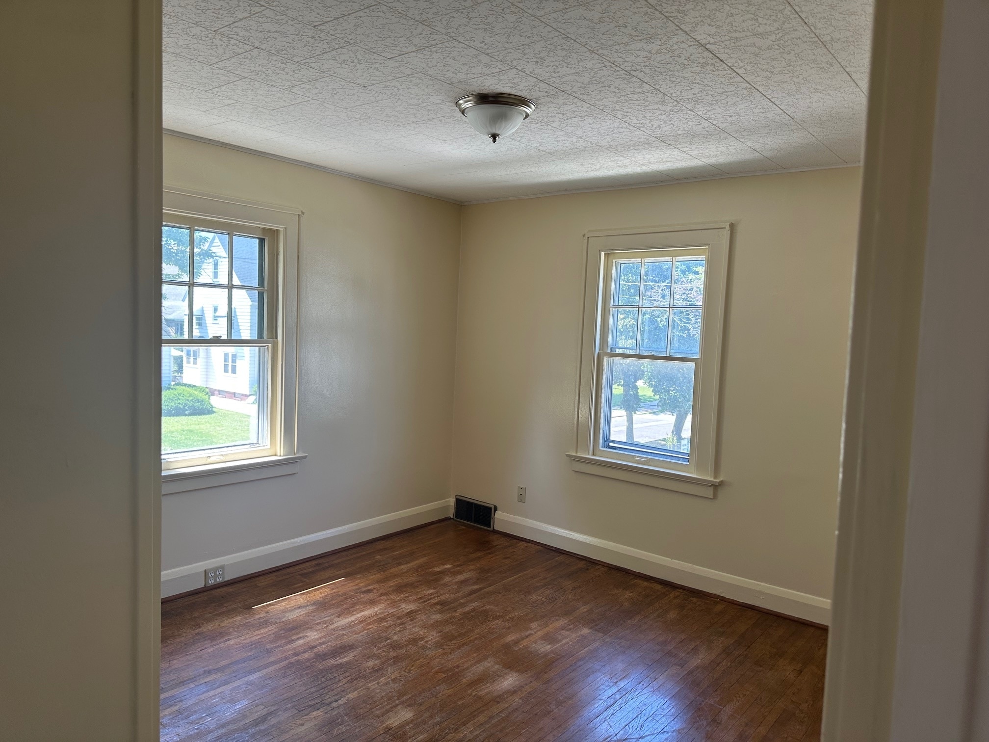 Building Photo - 4528 N Haven Ave