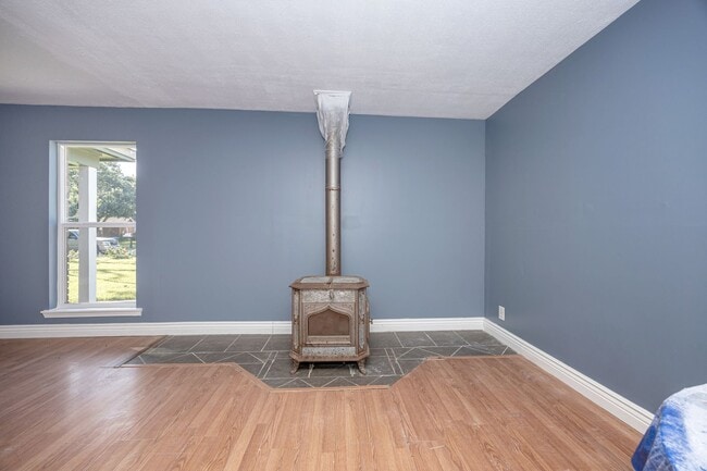 Building Photo - 3 Bed 1 Bath Home In Pascagoula - New Appliances