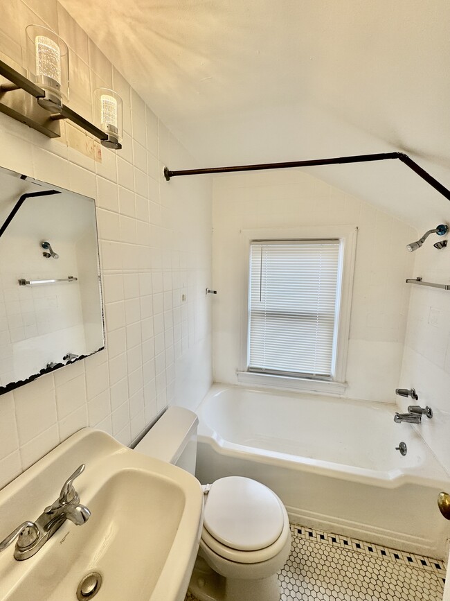 Building Photo - 15030 Rossini Dr