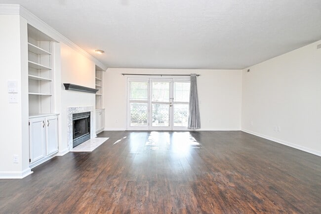 Building Photo - 3021 Stratford Ct