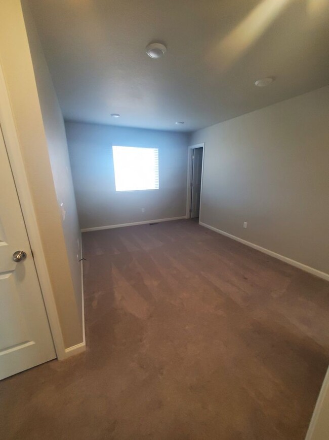 Building Photo - Beautiful and Spacious 3BR House in Freder...