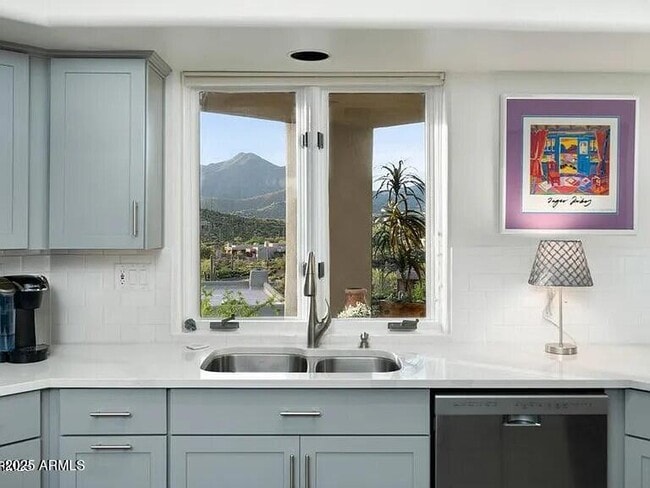 Building Photo - 9898 E Graythorn Dr
