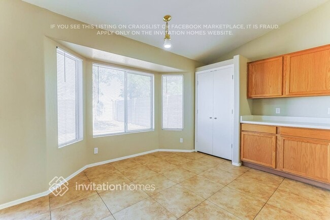 Building Photo - 504 N Hassett