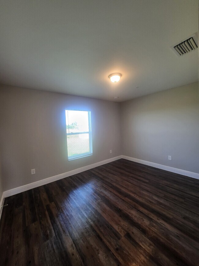 Building Photo - 9031 S Indio Cir