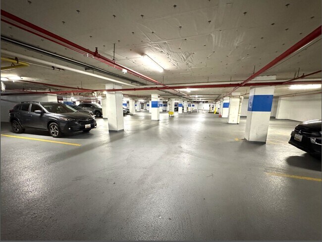 Building Photo - Beautiful 1 BR/1 BA Condo in The Observatory!