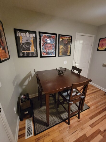 Building Photo - 524 Rothwood Ave