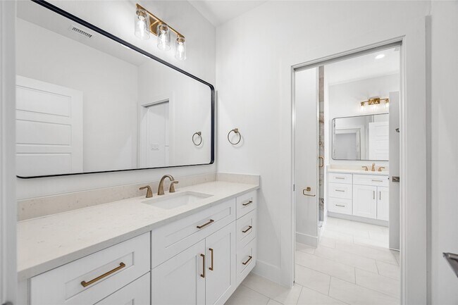 Building Photo - 18211 Polo Meadow Dr