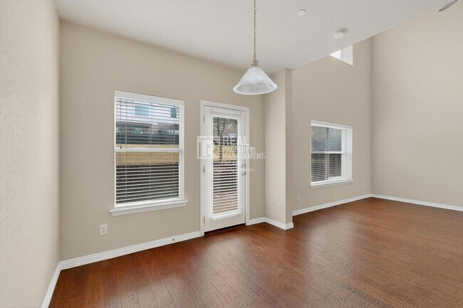 Building Photo - Modern Plano Townhome in Frisco ISD Available for Rent