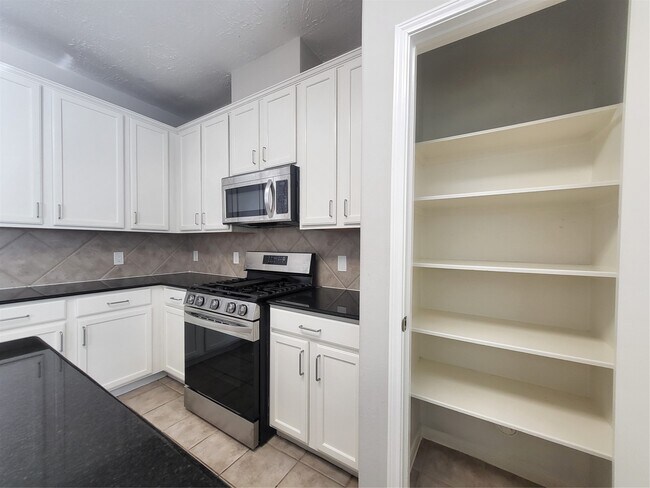 Building Photo - 7415 Hollister Ridge