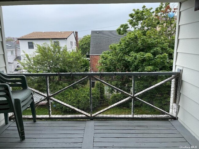 Building Photo - 624 E Walnut St