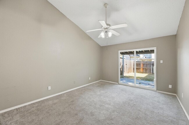 Building Photo - Upgraded Duplex in Arlington!