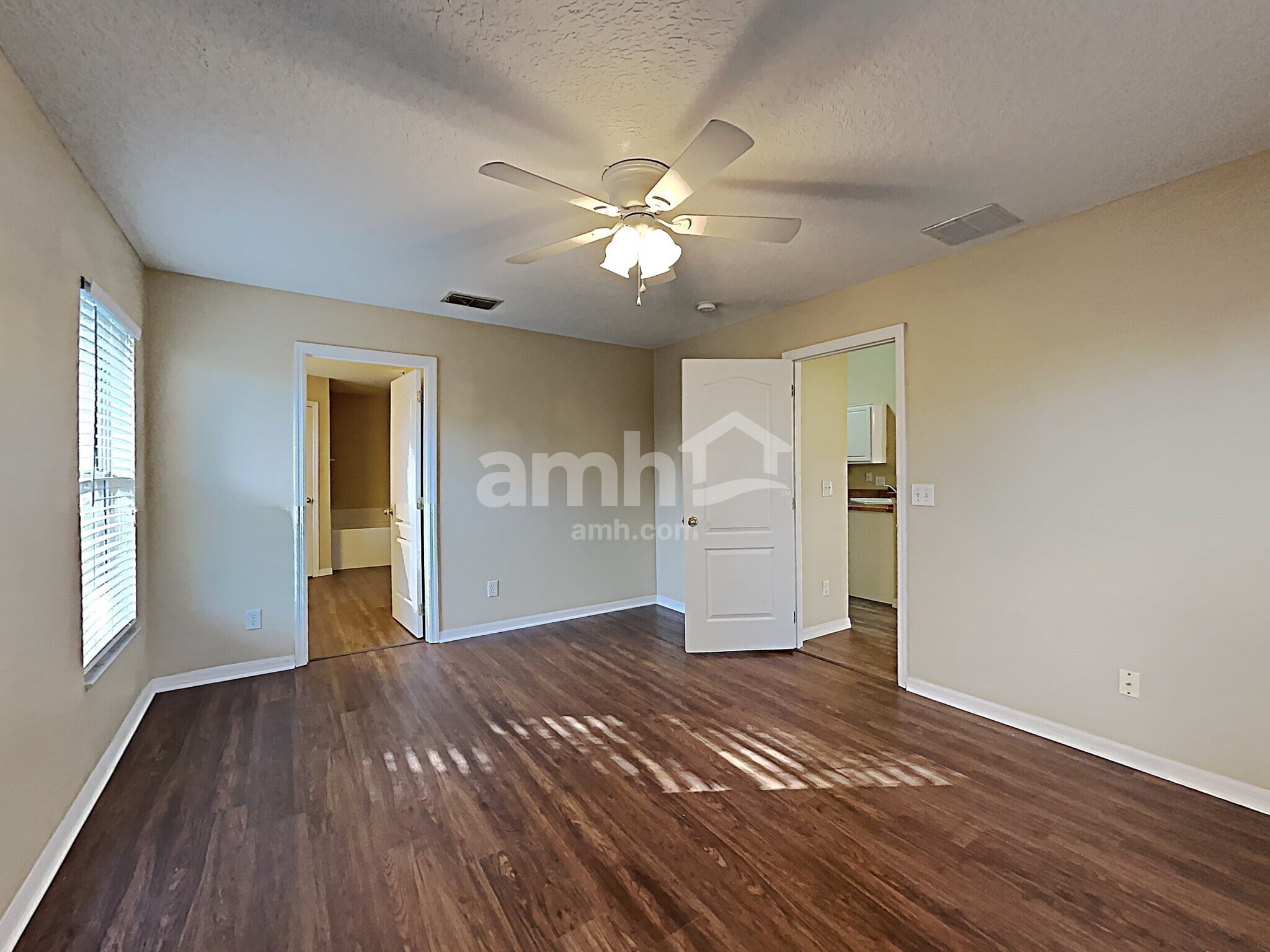 Building Photo - 660 Winding Lake Dr