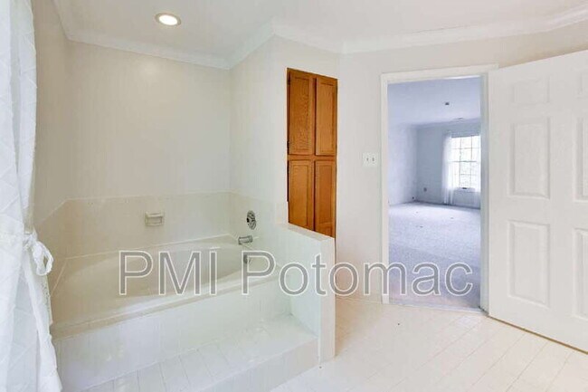 Building Photo - 14672 Brougham Way