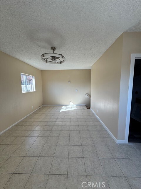 Building Photo - 921 Carob Way