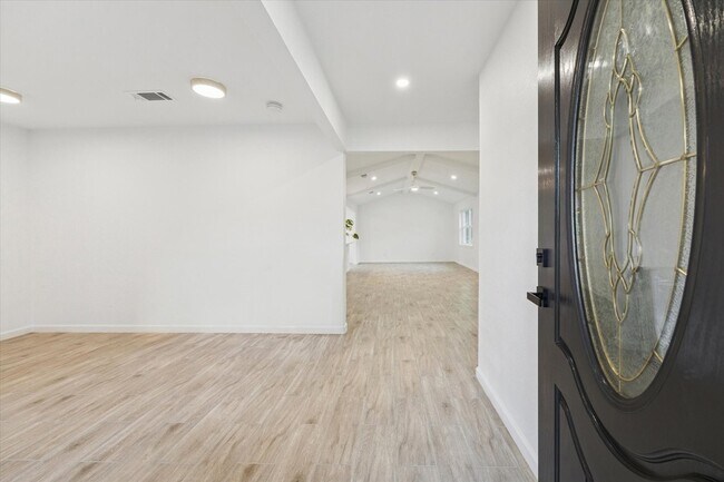 Building Photo - 5411 Logston Ln