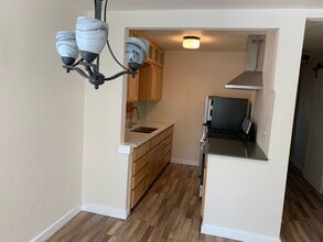 Building Photo - Cozy 2 Bedroom