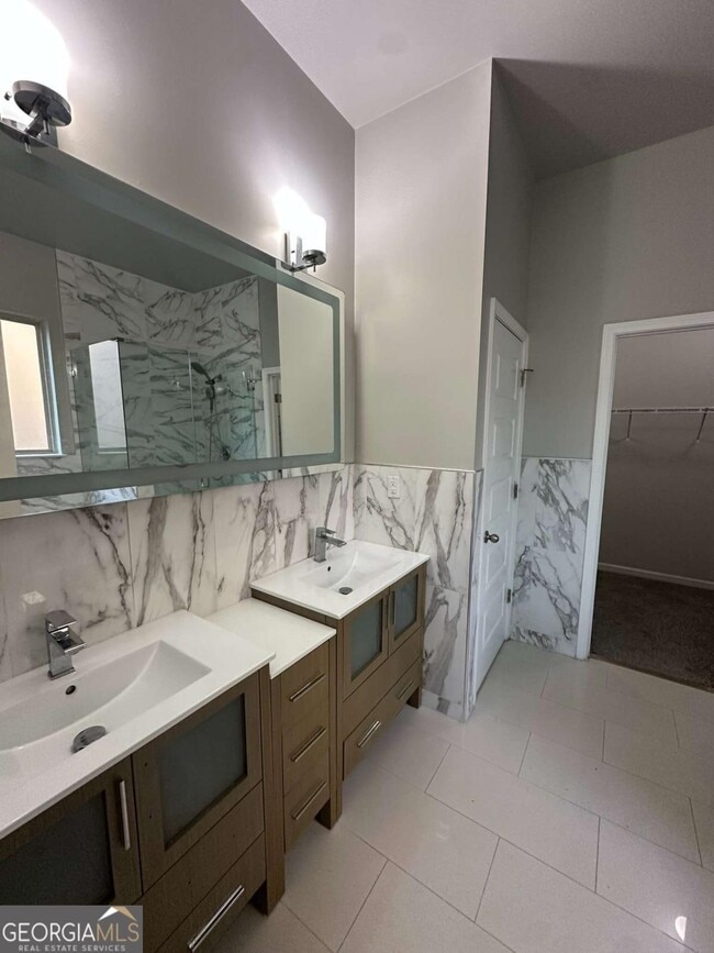 Building Photo - 3368 Alhambra Cir