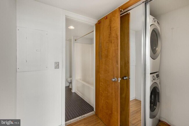 Building Photo - 849 S 7th St