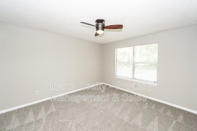 Building Photo - 1022 Oakcrest Dr