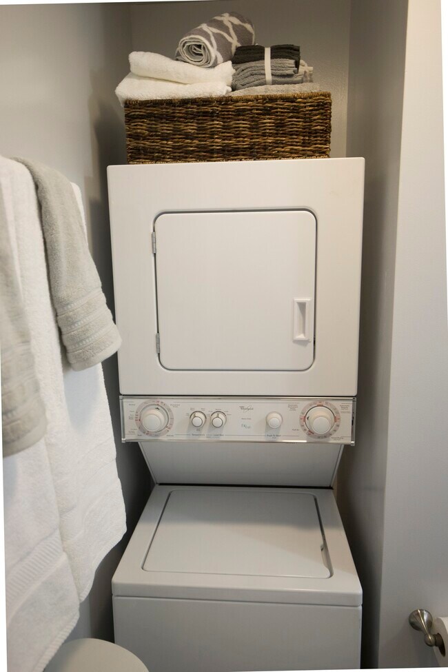 In-unit laundry - 652 N Marengo Ave