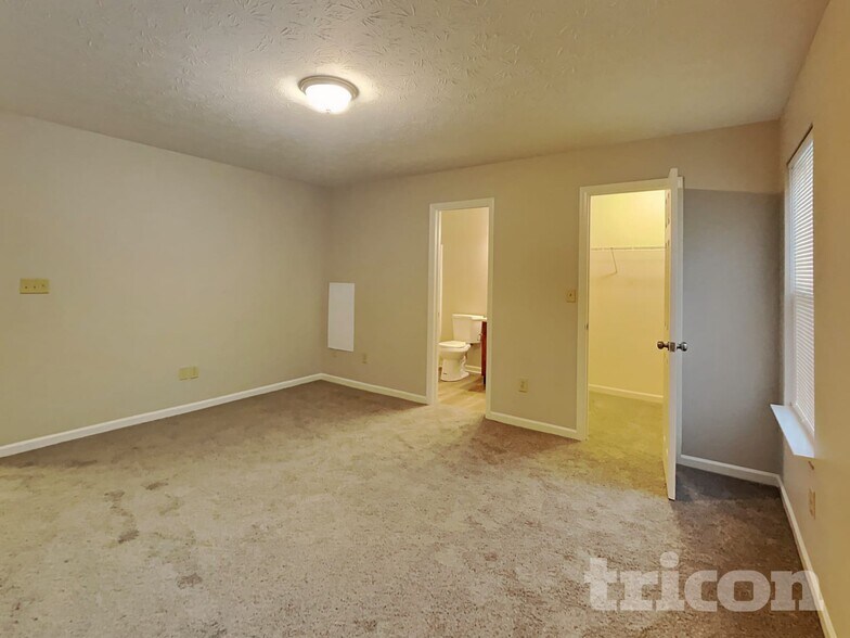 Building Photo - 5237 Montavia Ln