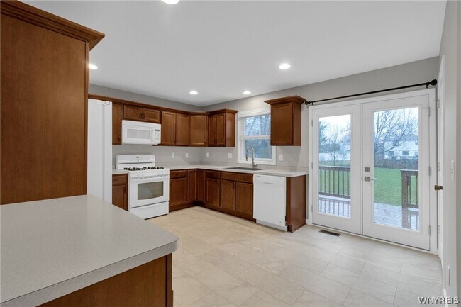 Building Photo - 940 Reserve Rd