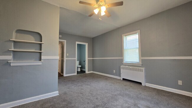 Building Photo - Renovated 3BR/1.5BA | 1,200 Sq Ft | Pet Friendly | Off-Street Parking | Available
