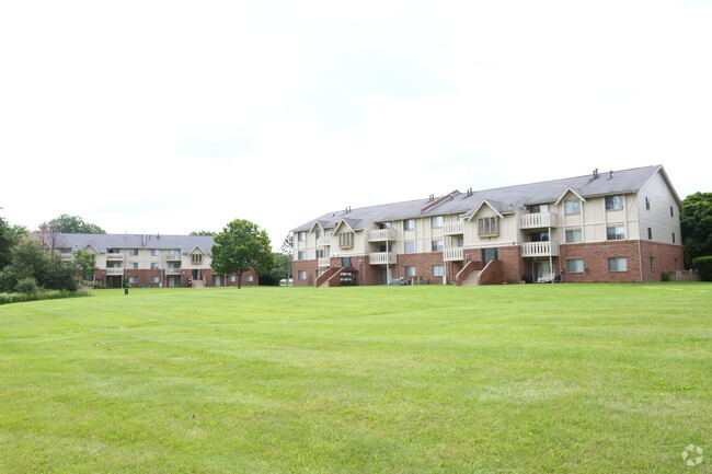 Building Photo - Woodbridge Manor Apartments