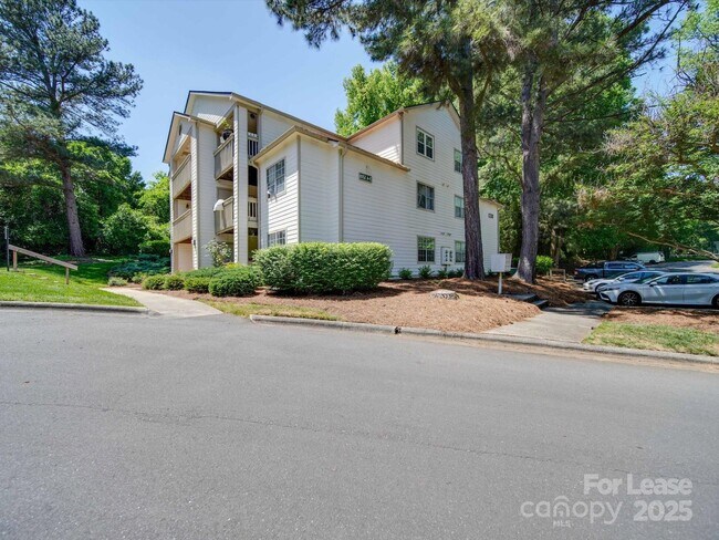Building Photo - 1052 Churchill Downs Ct