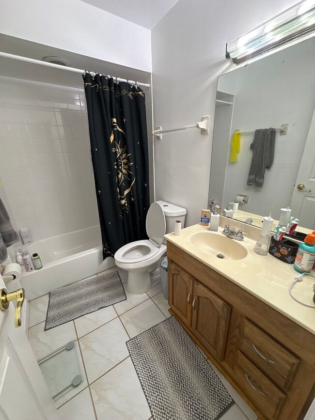 Building Photo - Spacious 3-Bedroom Condo in Cypress Woods