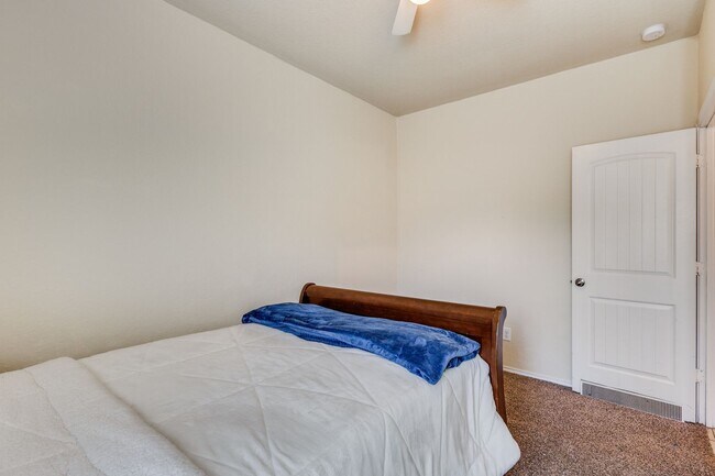 Building Photo - 3-BEDROOM, SINGLE STORY HOME IN CANDLEWOOD...