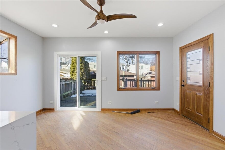 Building Photo - 5218 N Lieb Ave