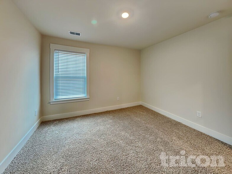 Building Photo - 308 Allenby Ln