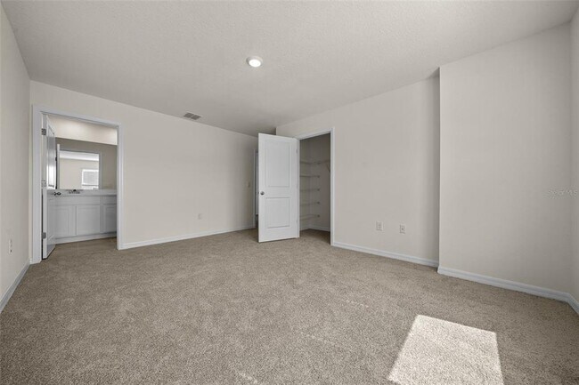 Building Photo - 6580 SW 81st Loop